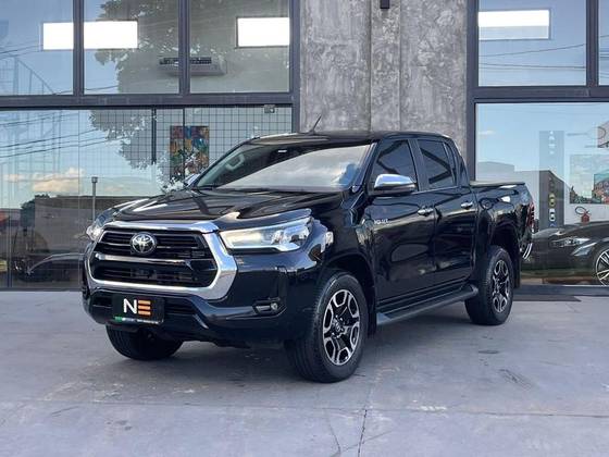 TOYOTA HILUX 2.8 D-4D TURBO DIESEL CD SRX LIMITED 4X4 AUTOMÁTICO TOYOTA HILUX 2.8 D-4D TURBO DIESEL CD SRX LIMITED 4X4 AUTOMÁTICO